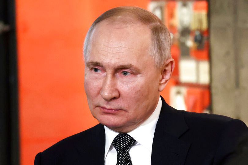 Pilots Spotted 'Colour-changing UFO' During Putin's Nuke Speech