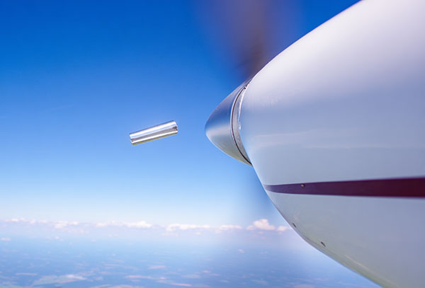 Private Pilot Reports 'Silver Canister' UFO Beside Aircraft