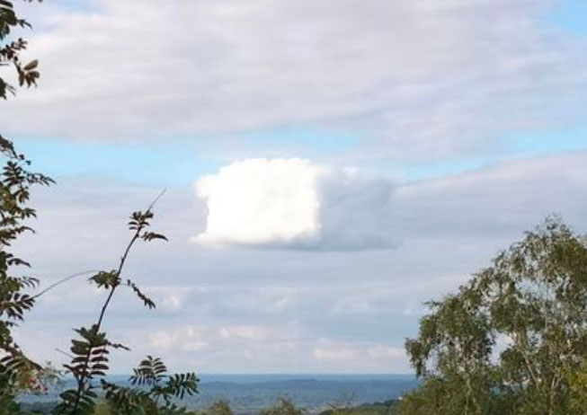 Bizarre Cube-Shaped Cloud Filmed in Britain