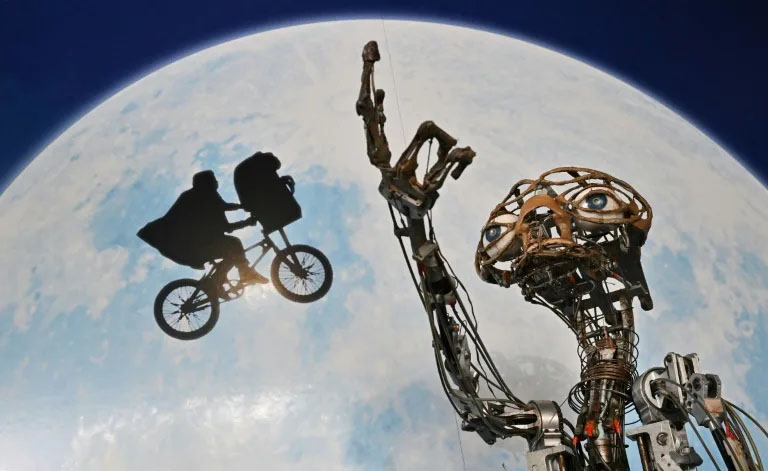 Animatronic Model of ET from Original Film Goes up for Auction