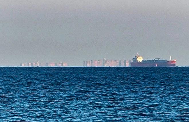 Strange 'Floating City' Mirage off English Coast Baffles Onlookers