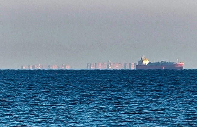 Strange 'Floating City' Mirage off English Coast Baffles Onlookers