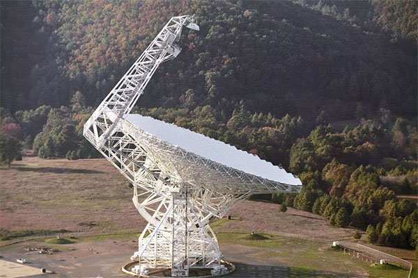 New Study Suggests Airports Might Be Attracting Aliens to Earth