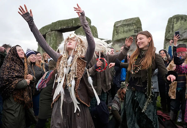 Black Cat at Stonehenge Solstice Considered 'Good Luck' for 2026