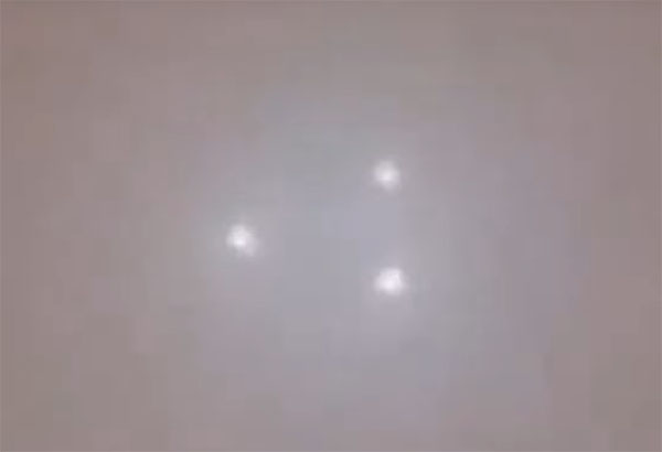 Triangular 'UFO' Filmed over Toronto