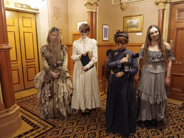 Political Spirits Emerge at Ghostly New Zealand Parliament Tour